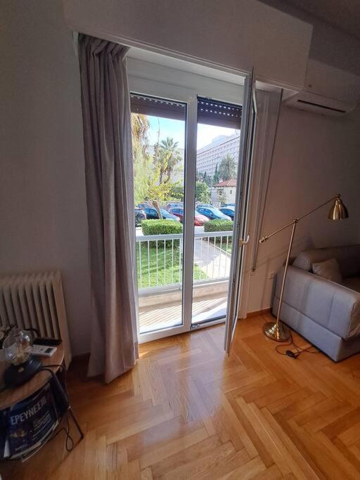 Chic Comfort: Where Cozy Meets Professional Афіни Екстер'єр фото