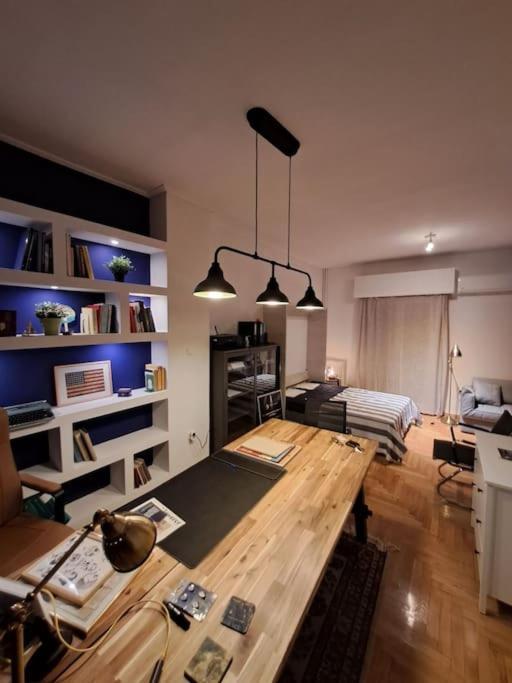 Chic Comfort: Where Cozy Meets Professional Афіни Екстер'єр фото