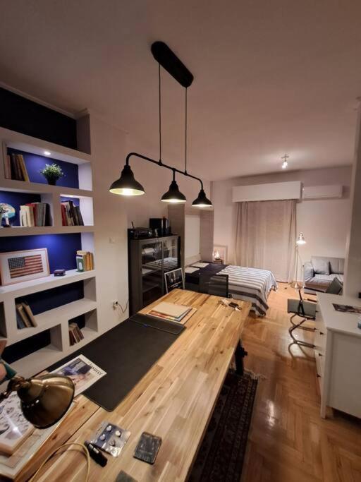 Chic Comfort: Where Cozy Meets Professional Афіни Екстер'єр фото