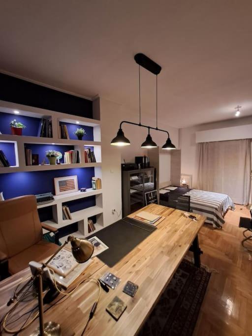 Chic Comfort: Where Cozy Meets Professional Афіни Екстер'єр фото